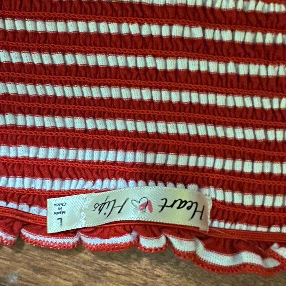 Off The Shoulder Ruffled Crop Top - Picture 2 of 3